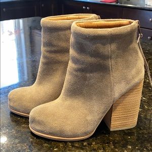 Ankle boots